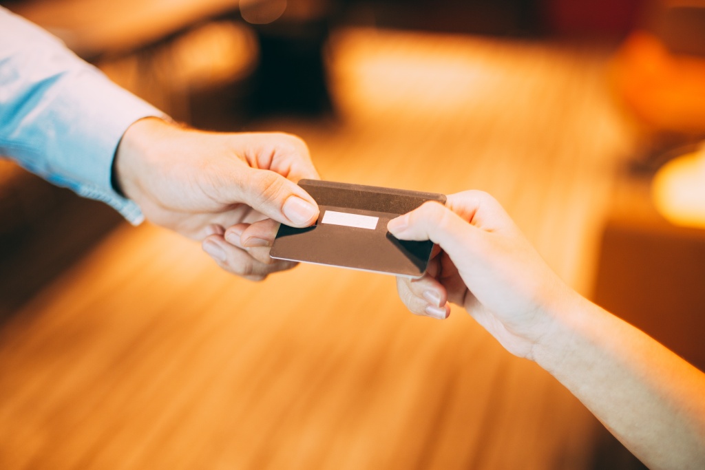 payment-money-man-business-passing.jpg карта
